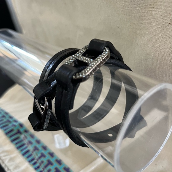Tory Burch Triple Wrap Leather and Crystal bracelet - Picture 2 of 11